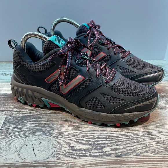 New Balance 42v3 Trail Running Shoes 